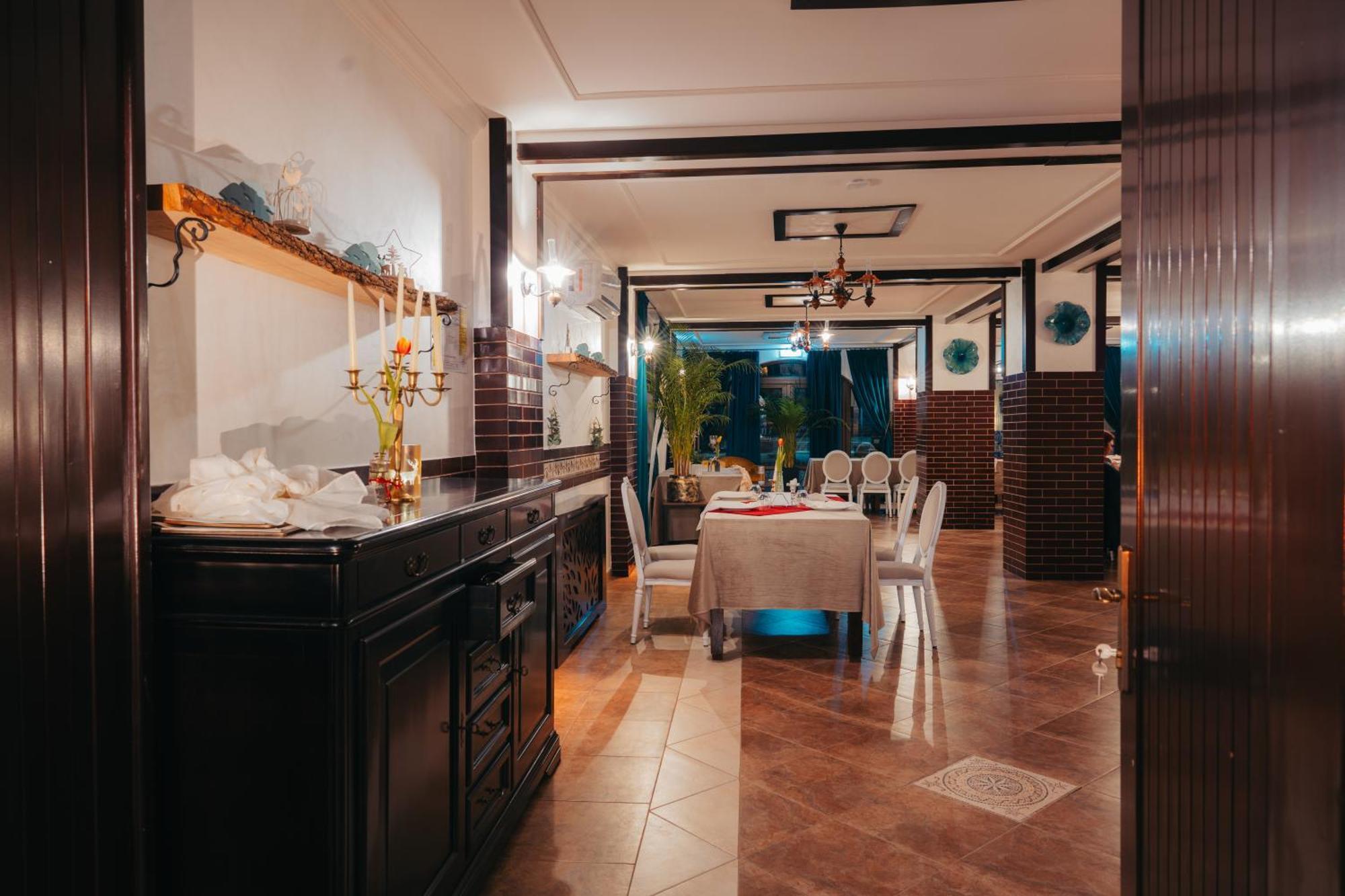 Curtea Domneasca Hotel Vaslui Exterior photo